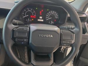 Toyota Hilux 2.8 GD-6 RB SRX automaticD/C - Image 8