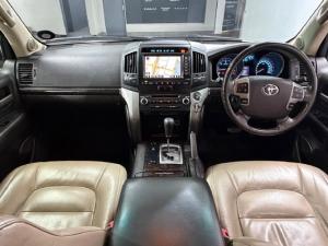 Toyota Land Cruiser 200 4.5D-4D VX - Image 16