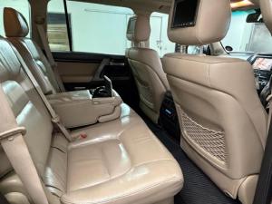 Toyota Land Cruiser 200 4.5D-4D VX - Image 8