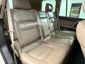 Toyota Land Cruiser 200 4.5D-4D VX - Image 9