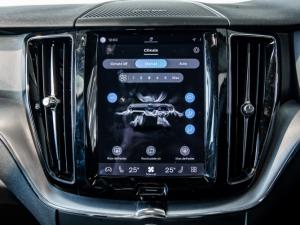 Volvo XC60 B5 Momentum - Image 11