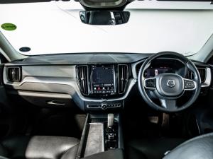 Volvo XC60 B5 Momentum - Image 12