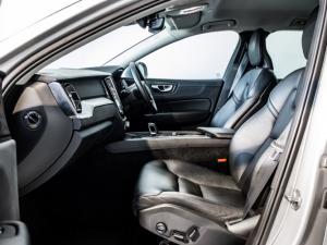 Volvo XC60 B5 Momentum - Image 5