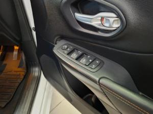 Jeep Cherokee 3.2L Limited - Image 13