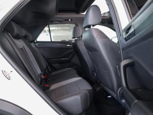 Volkswagen T-Roc 2.0TSI 140kW 4Motion R-Line - Image 15