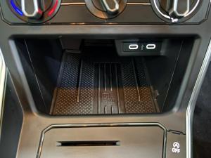 Volkswagen Polo hatch 1.0TSI Life manual - Image 9