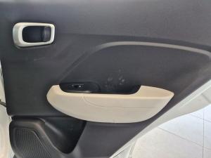 Hyundai Venue 1.2 Premium - Image 17