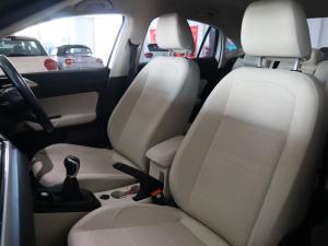Volkswagen Polo sedan 1.6 Life - Image 13