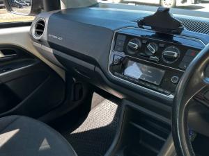 Volkswagen up! cross up! 5-door 1.0 - Image 20