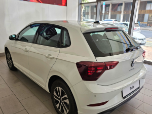 Volkswagen Polo hatch 1.0TSI Life auto - Image 6
