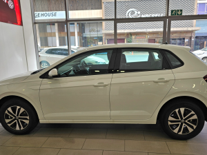 Volkswagen Polo hatch 1.0TSI Life auto - Image 9