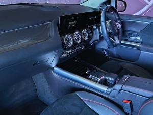 Mercedes-Benz GLA GLA200d Progressive - Image 13