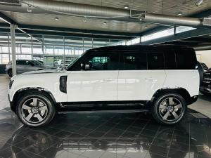 Land Rover Defender 110 D350 X-Dynamic HSE - Image 12