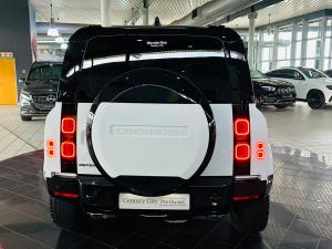 Land Rover Defender 110 D350 X-Dynamic HSE - Image 13