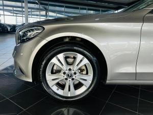 Mercedes-Benz C-Class C200 - Image 13