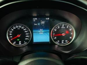 Mercedes-Benz C-Class C200 - Image 7