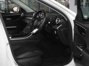 Mercedes-Benz C-Class C220d Avantgarde - Image 20