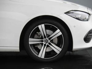 Mercedes-Benz C-Class C220d Avantgarde - Image 24
