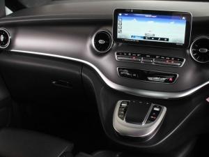 Mercedes-Benz V-Class V300d Exclusive - Image 11