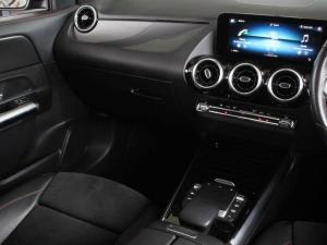 Mercedes-Benz GLA GLA200d - Image 11