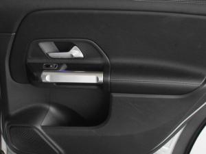 Mercedes-Benz GLB GLB220d 4Matic Progressive - Image 15