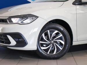 Volkswagen Polo hatch 1.0TSI Life auto - Image 6