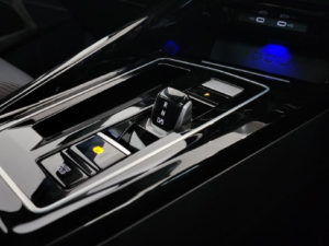 Volkswagen Golf R - Image 10