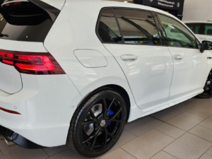 Volkswagen Golf R - Image 2