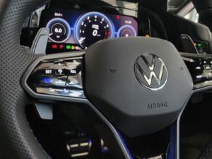 Volkswagen Golf R - Image 38