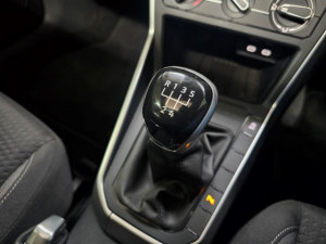 Volkswagen Polo hatch 1.0TSI Life manual - Image 9