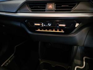 Suzuki Swift 1.2 GLX auto - Image 11