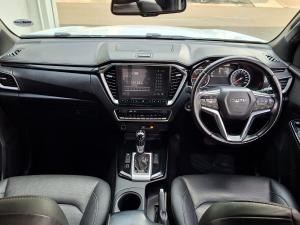 Isuzu D-Max 3.0TD double cab V-Cross - Image 12