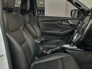 Isuzu D-Max 3.0TD double cab V-Cross - Image 8