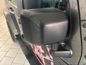 Jeep Wrangler Unlimited 2.8CRD Altitude - Image 19