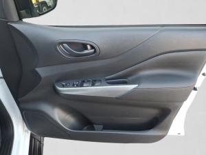 Nissan Navara 2.5DDTi double cab Stealth - Image 13