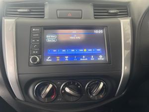 Nissan Navara 2.5DDTi double cab SE Plus auto - Image 14