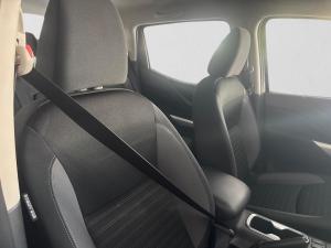 Nissan Navara 2.5DDTi double cab SE Plus auto - Image 16