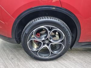 Alfa Romeo Stelvio 2.0T Veloce Q4 - Image 11
