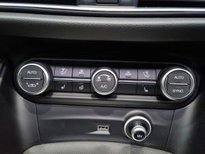 Alfa Romeo Stelvio 2.0T Veloce Q4 - Image 21