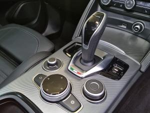 Alfa Romeo Stelvio 2.0T Veloce Q4 - Image 22