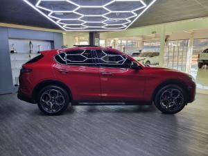 Alfa Romeo Stelvio 2.0T Veloce Q4 - Image 3