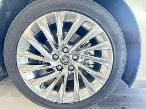Lexus ES 300h SE - Image 11