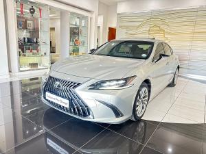 Lexus ES 300h SE - Image 12