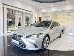Lexus ES 300h SE - Image 3