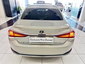 Lexus ES 300h SE - Image 6