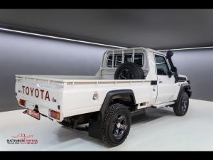 Toyota Land Cruiser 79 4.5D-4D LX V8 single cab - Image 2