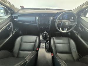 Toyota Fortuner 2.4GD-6 manual - Image 6