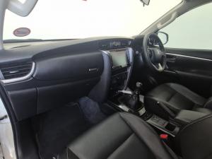 Toyota Fortuner 2.4GD-6 manual - Image 7