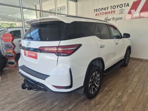 Toyota Fortuner 2.4GD-6 manual - Image 2