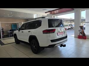 Toyota Land Cruiser 300 3.3D GR-Sport - Image 10